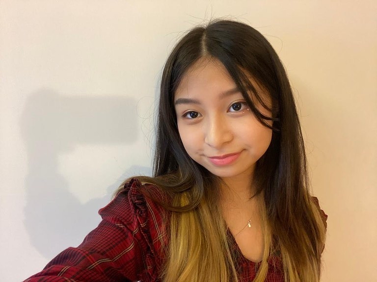 Celine表示小時候喺學校無同學肯同佢玩、同佢傾偈