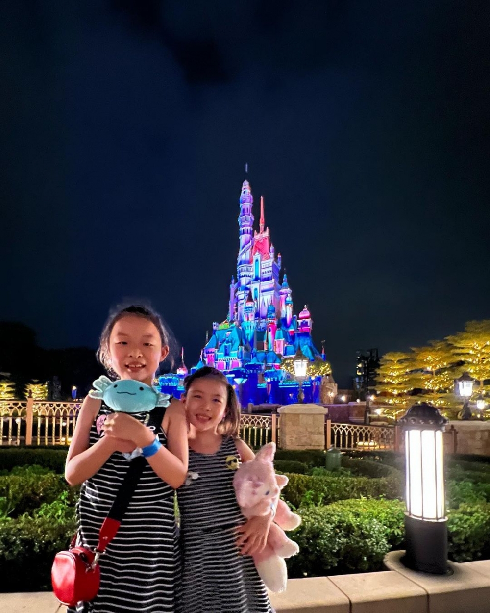 有指因為網民常評論大女凱晴嘅外型令湯盈盈十分傷心，更忍唔住喺屋企大喊