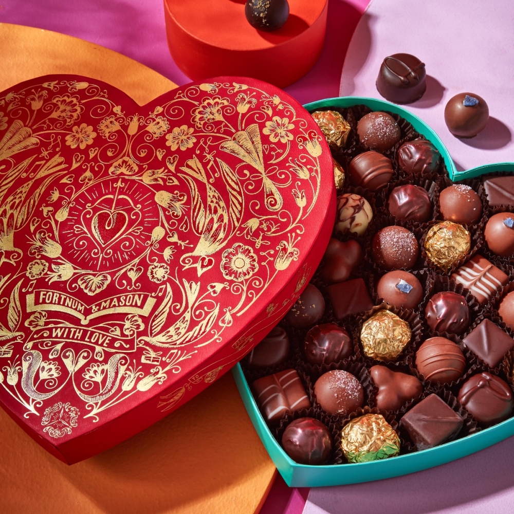 Heart Chocolate Selection Box。