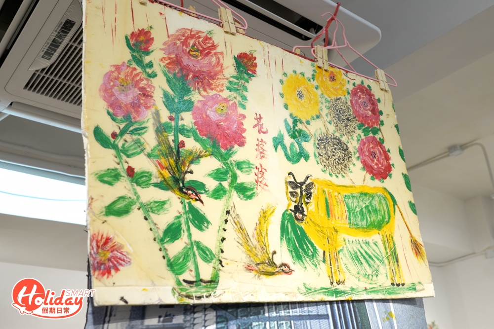 創作題材不單止於花,如小牛、小貓或其他飛鳥走獸也會出現在她的作品