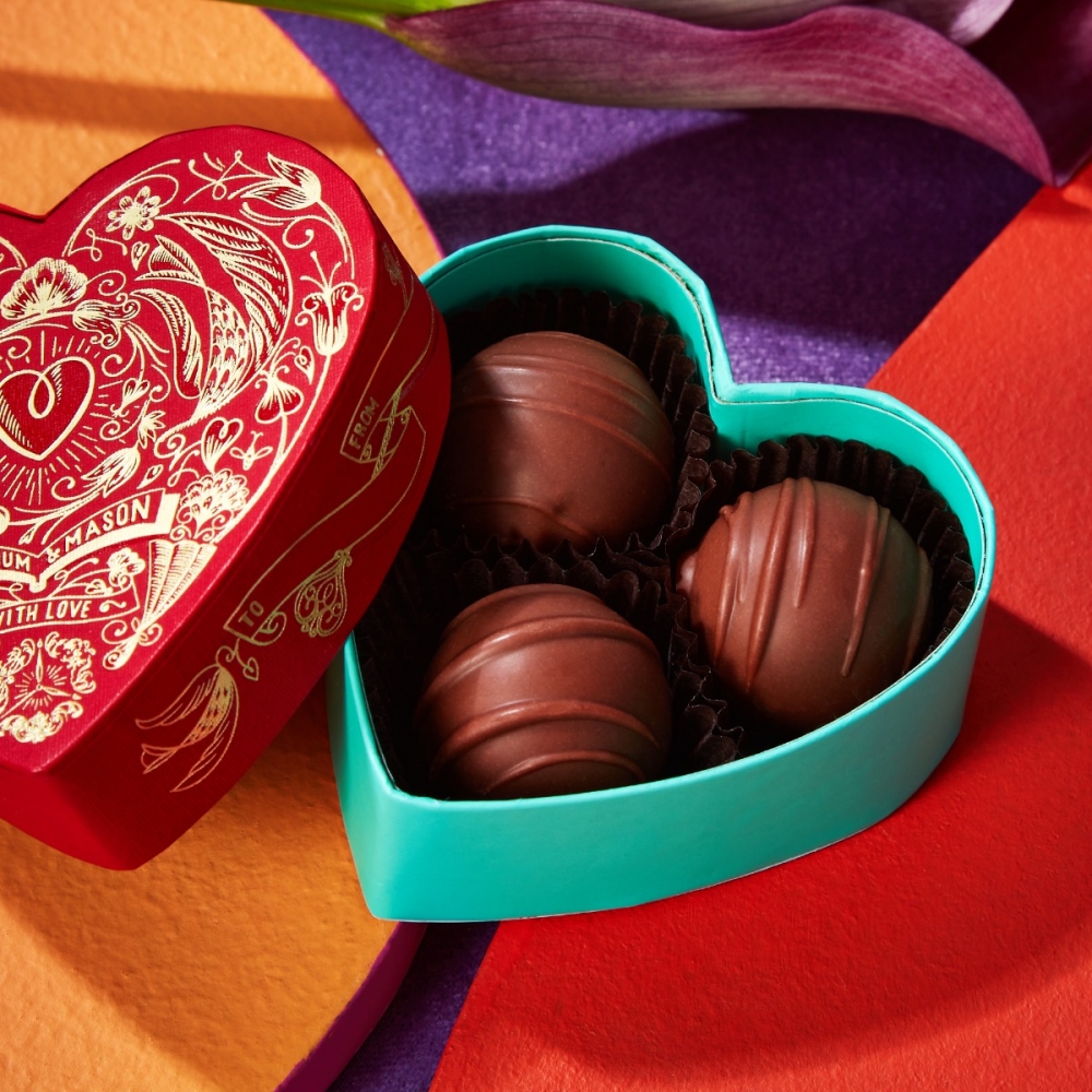 Miniature Heart Salted Caramel Chocolate Truffles。