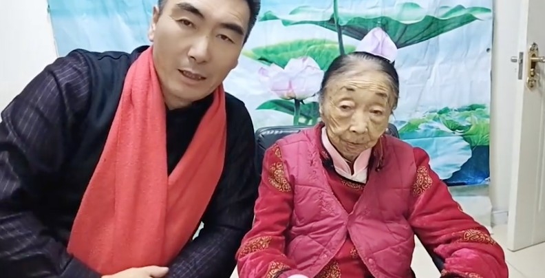 李玉成更苦練二人轉,希望有一日可以同偶像馬玉琴同台演出。