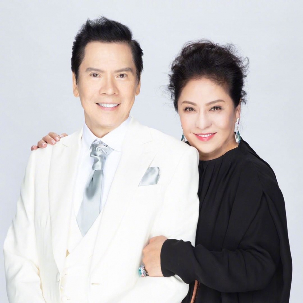 向太陳嵐同向華強結婚多年，近年向太熱愛喺社交網站分享生活，