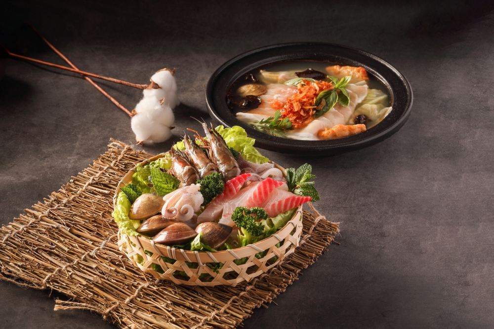 可加配多款頂級牛肉和海鮮、滷水系列及台灣直送的小食