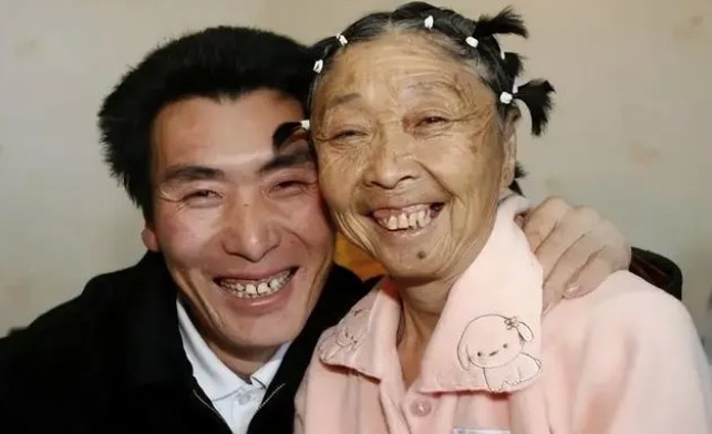 即使面對馬玉琴2個兒子、李玉成父母嘅反對,佢哋最終都攜手走入婚姻殿堂。