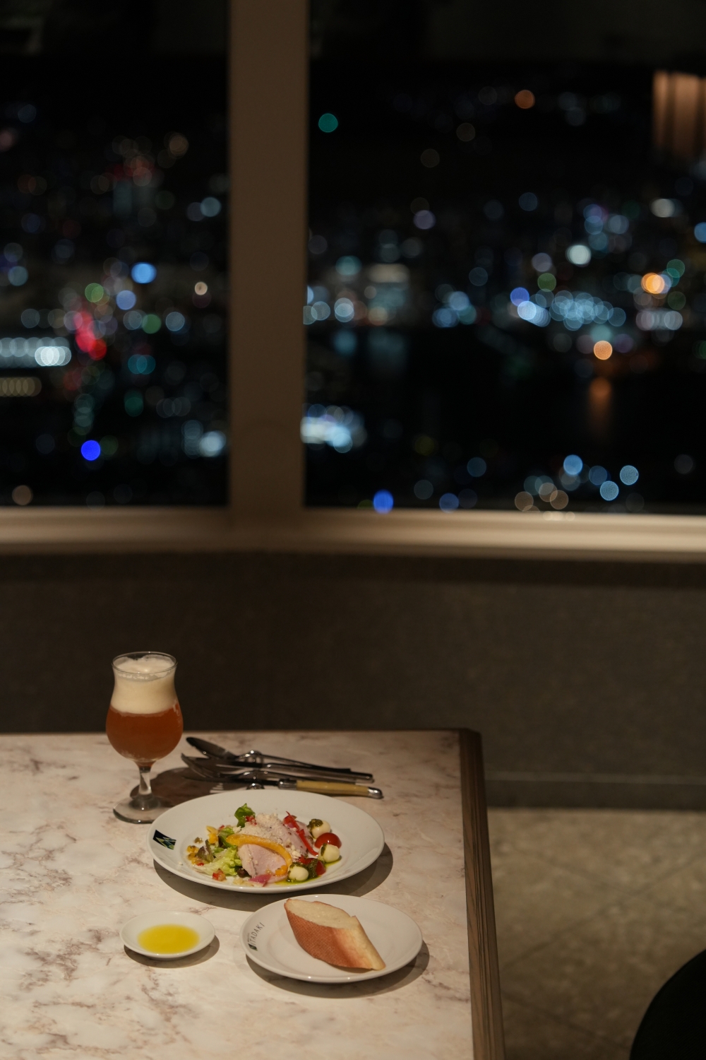 大家可以訂定呢間夜景餐廳,歎住美食睇靚景,勁浪漫