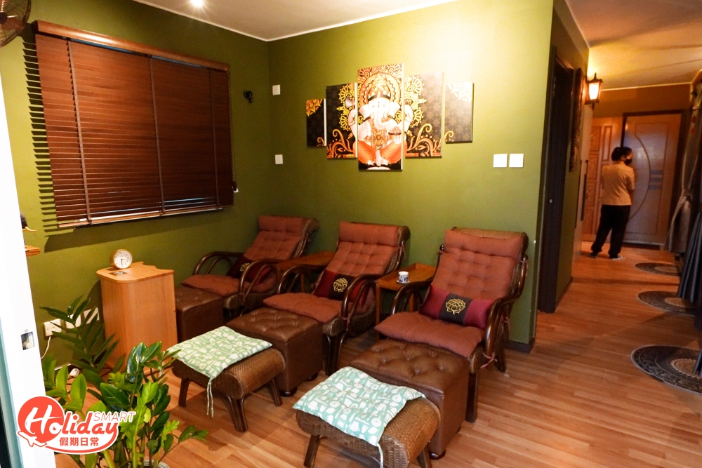 按摩店提供地台床墊區、足部按摩區及單人獨立房間，想與朋友們齊齊歎或者「自私歎」都無問題！