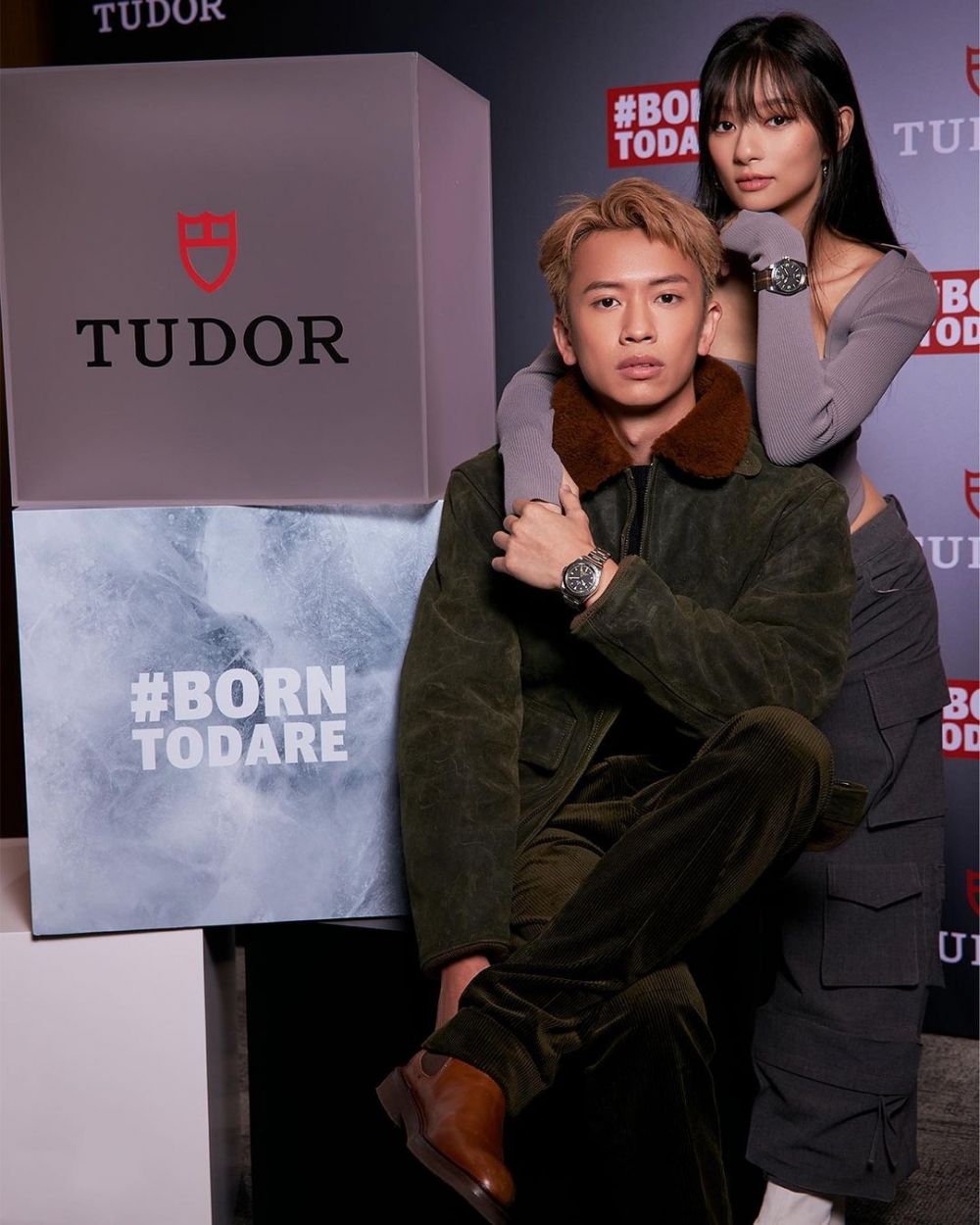 情侶檔廣告合照