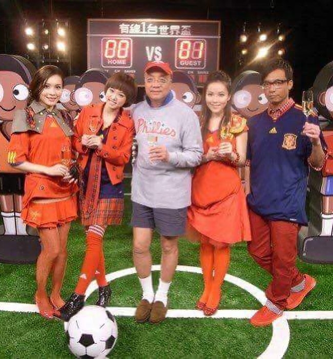 杰寧（左二）仲同強尼（右一）、Ali（左一）合作過！