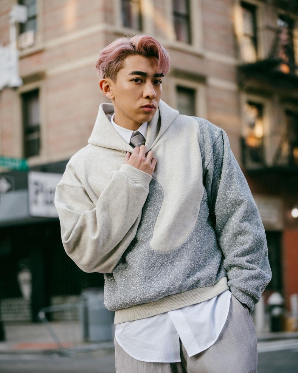 TYSON YOSHI髮型都係逗號瀏海