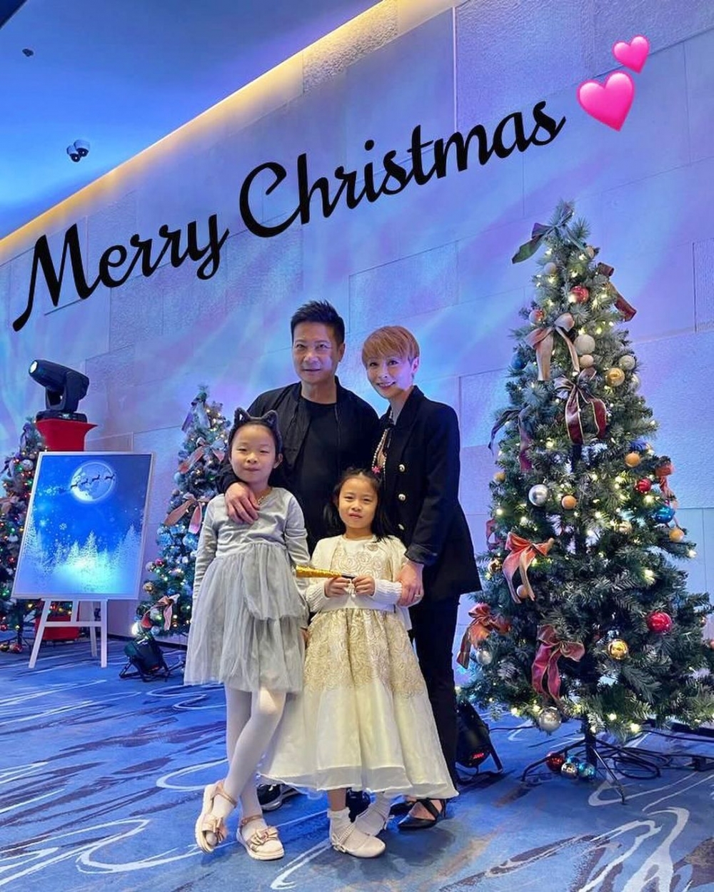 湯盈盈不時會喺網上分享老公同女兒嘅合照，一家四口十分幸福