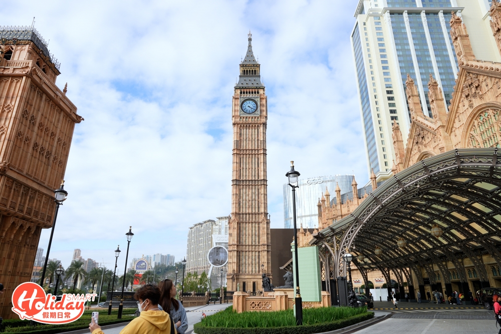 酒店於2021年開幕，採用全套房設計，提供約600間套房，包括75平方米的「路易套房」和「維多利亞套房」。