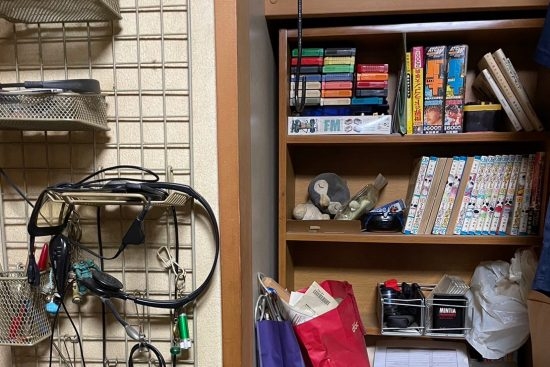 倉田嘅平均月收入係13萬日元（約港幣7500元），主要用喺遊戲課金或外出用膳，間唔中會請外甥或親戚小朋友食嘢。