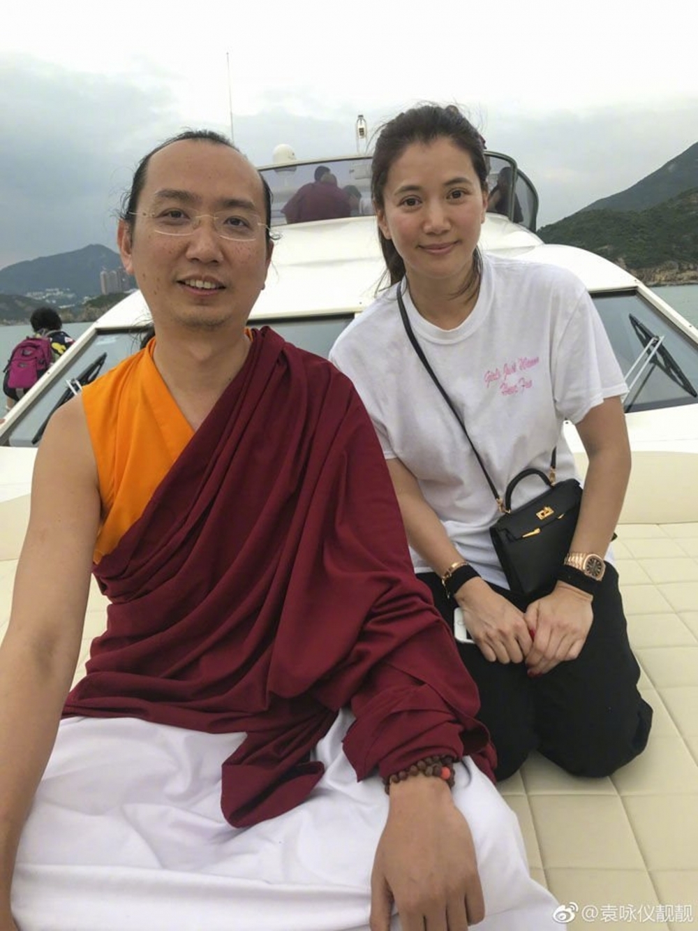 有傳Chilam多年嚟花咗逾$2000萬買手袋送畀靚靚,認真寵妻!