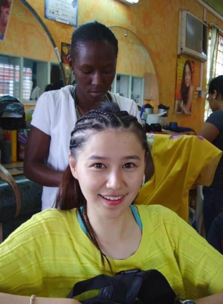 有綁咗成頭辮嘅相。