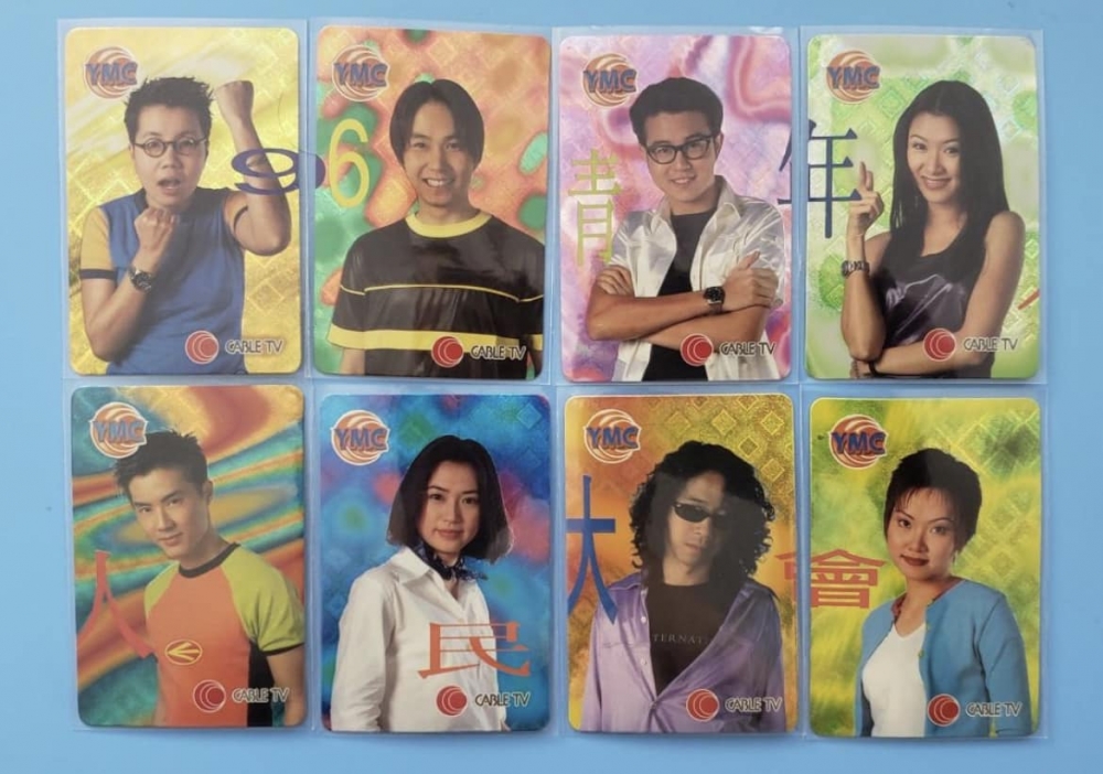 着黃黑間條衫嘅年輕版嘅啤梨（上排左二）同而家唔同樣。