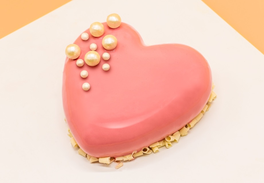 「情意綿綿」士多啤梨洛神花慕絲蛋糕。