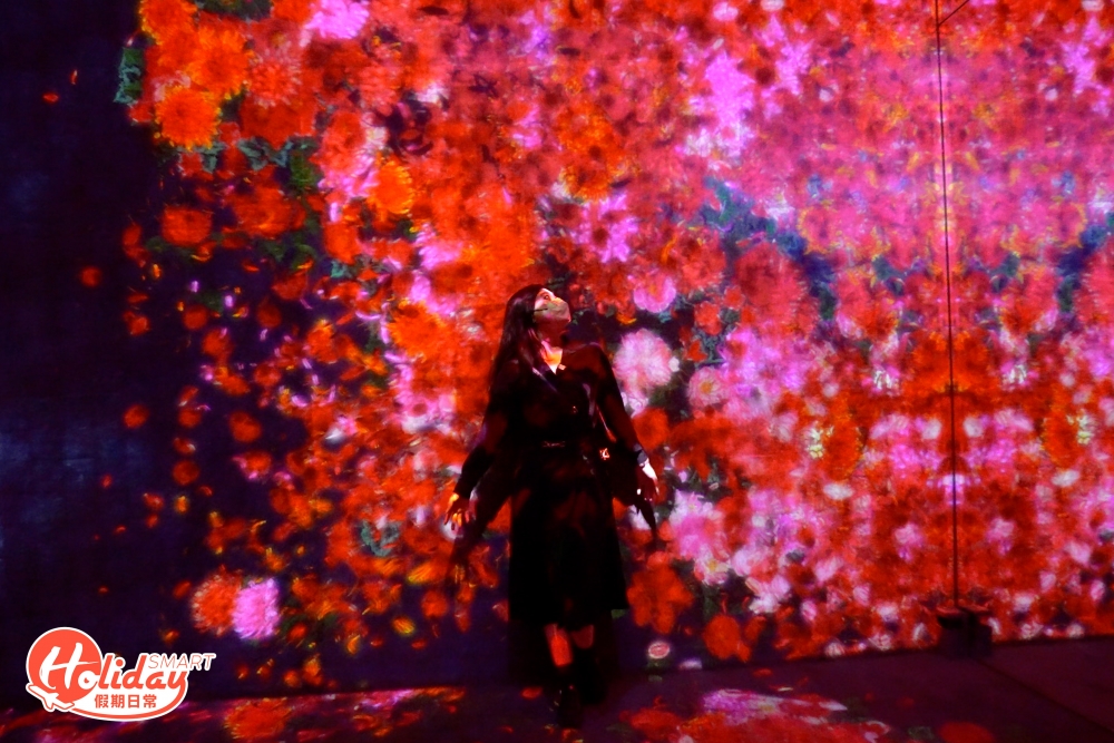 首先一定要預留時間於「花與人的窪谷：迷失、沈浸與重生」，館內8米高的牆開滿彩色花朵，只要用手和腳輕輕觸碰牆面和地面，就會衍生出更多花朵