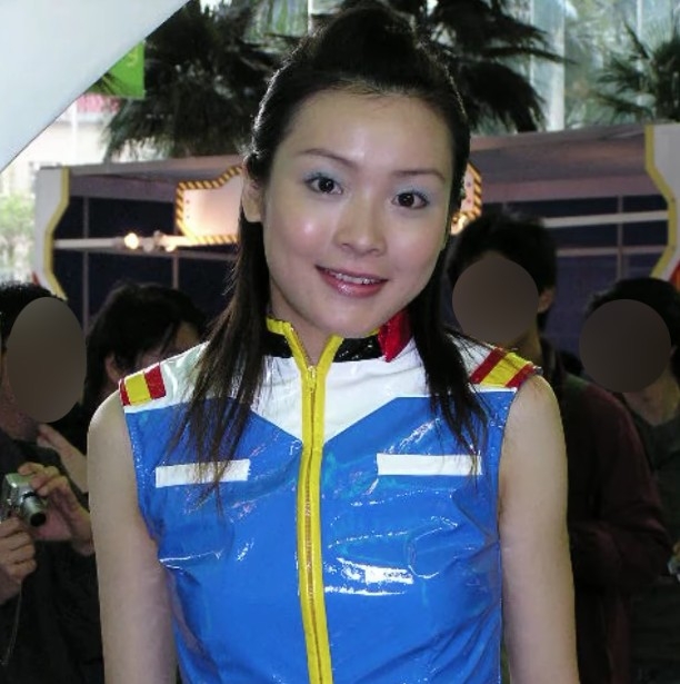 當年嘅化妝技術同依家都有好大嘅分別，Ali嘅藍色眼影十分搶眼