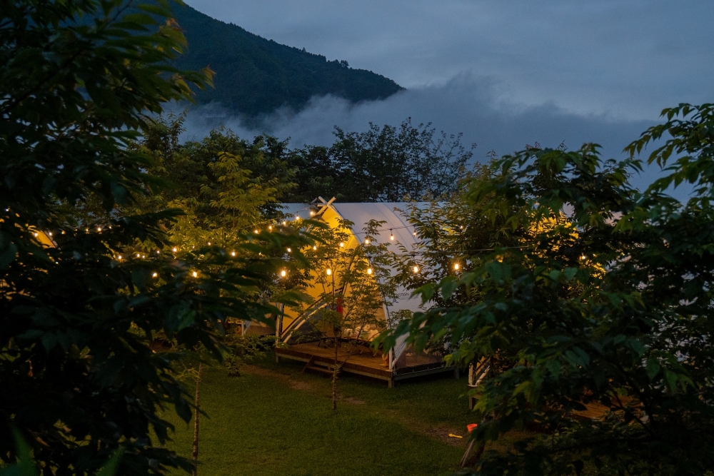 成座山被雲霧包圍！