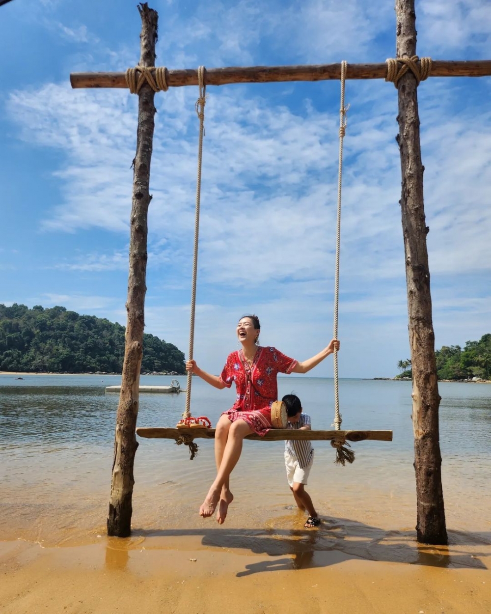 陳豪陳茵媺經常一家五口外出度假