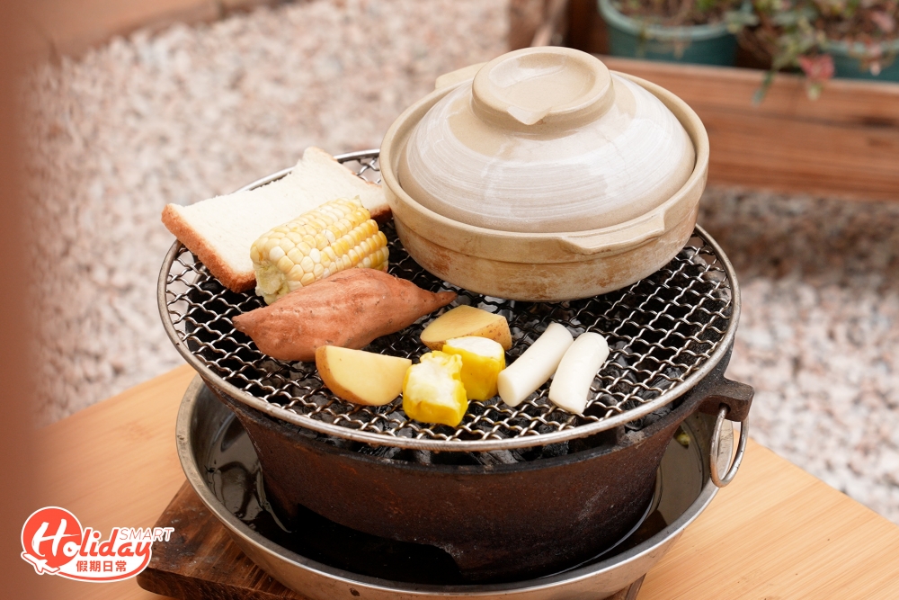 另外主食也提供多款蔬菜，有番薯、薯仔、栗米、娃娃菜和金菇；而肉類有雞翼、肉丸、香腸和牛肉等。