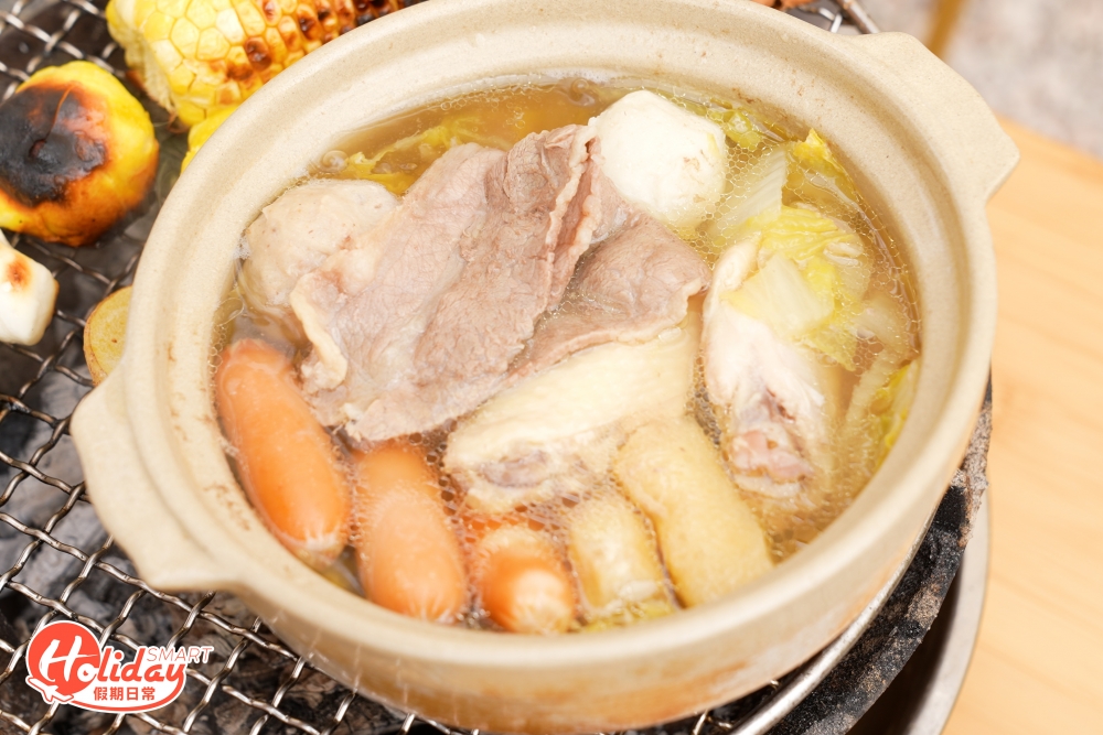 客人可以選擇整鍋肉類和蔬菜放在爐上，仿似壽喜燒一樣