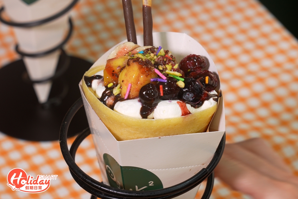 可麗餅由原本6款口味變成現時12款口味，有選擇困難症，推介招牌君主可麗餅，從名字未必估到有甚麼餡，但其實就是包羅萬有，有齊士多啤梨、藍莓、紅桑子、芒果、香蕉和開心果碎等，食落酸酸甜甜，口感層次豐富。