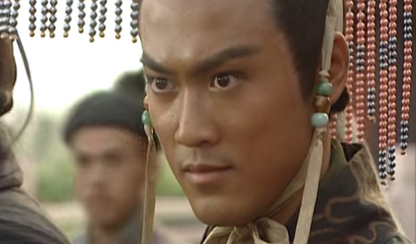 當時嘅林峯樣子青澀,但兇狠嘅眼神非常霸氣