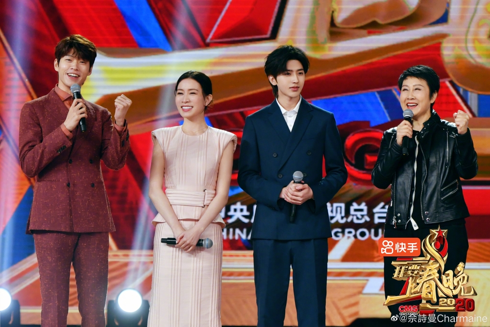 阿佘談及港姐未卸任前要主持《歡樂滿東華》。