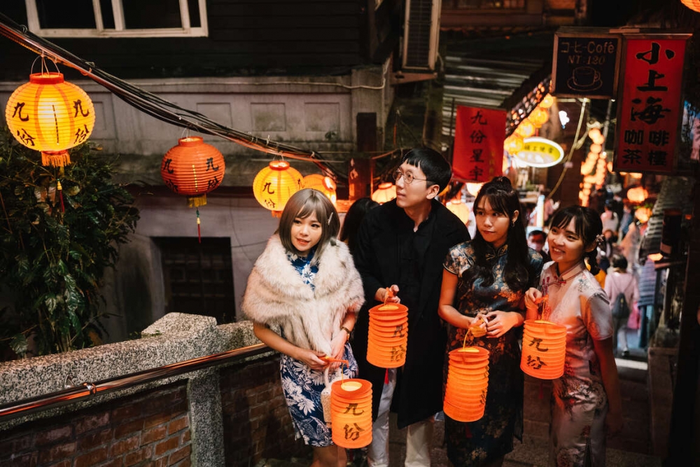 參加者可以獲得傳統的「九份紙燈籠」和「祈福卡」一份