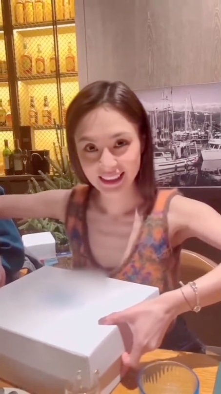 阿嬌喺一段Twins互相交換禮物嘅影片中，瘦到見骨！