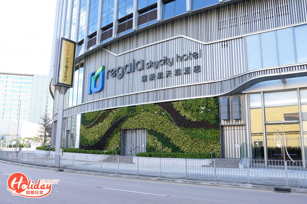 麗豪航天城酒店位於香港國際機場新落成的SKYCITY航天城，步行2分鐘即達亞洲國際博覽館及11 SKIES，酒店設計以中國傳統「五行」概念為主軸，將金、木、水、火、土元素融入酒店每個角落。