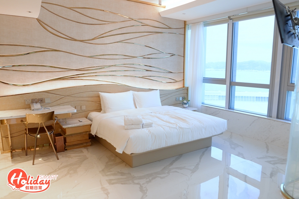 麗豪航天城酒店總共有13款房型，5款是客房，8款是套房，當中Regala套房是全間酒店最大的房型，面積是110平方米，分為客廳、飯廳和房部分。