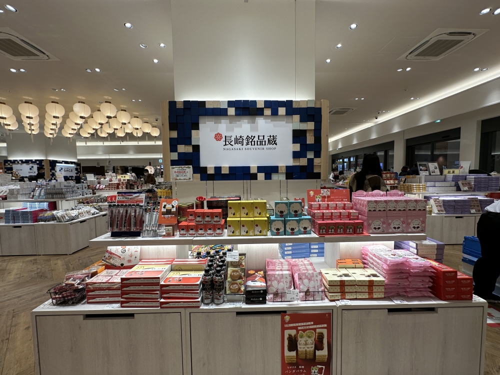 市場幾乎集齊長崎必買嘅手信