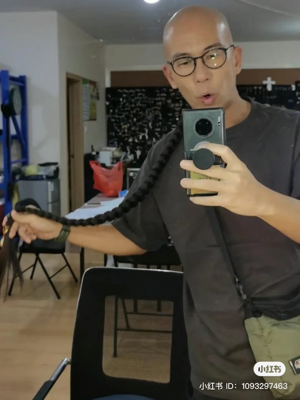 前EO2成員 Eddie都係十年如一日嘅光頭