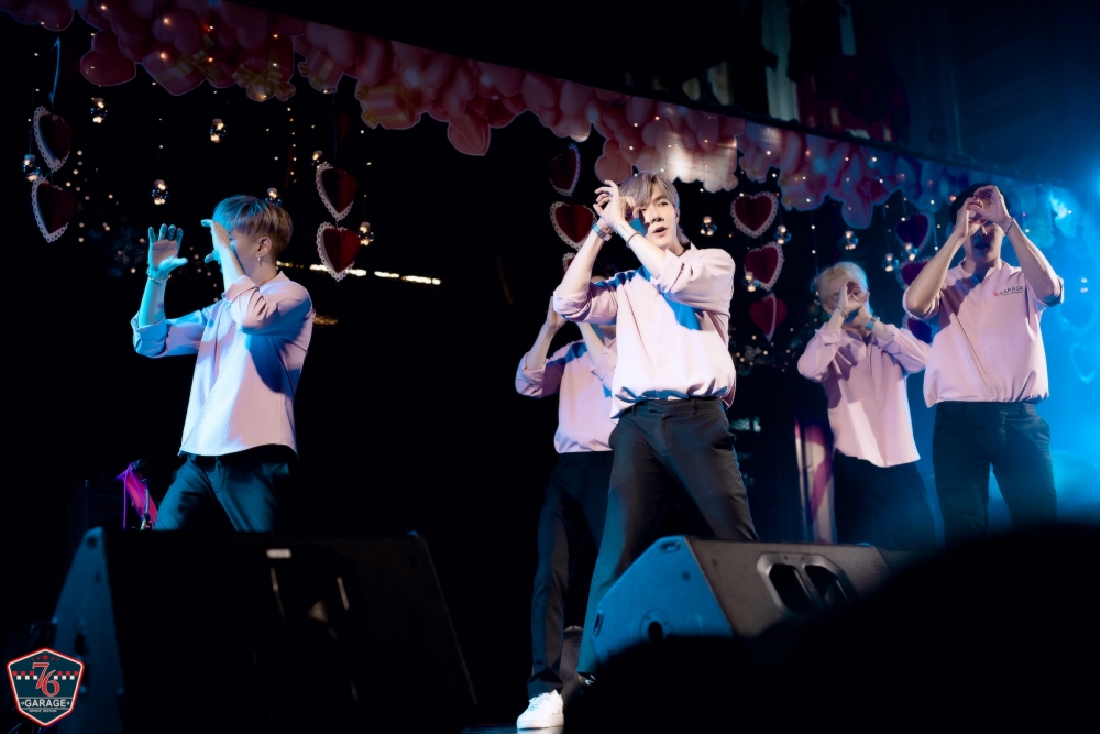 餐廳逢禮拜五、六夜晚8點會有侍應表演。