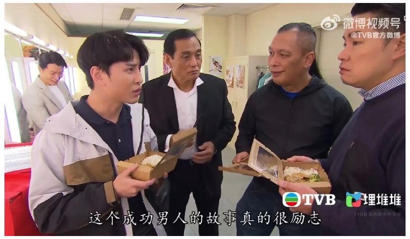 網民認為《愛回家》宣揚「夫憑妻貴」嘅信息。