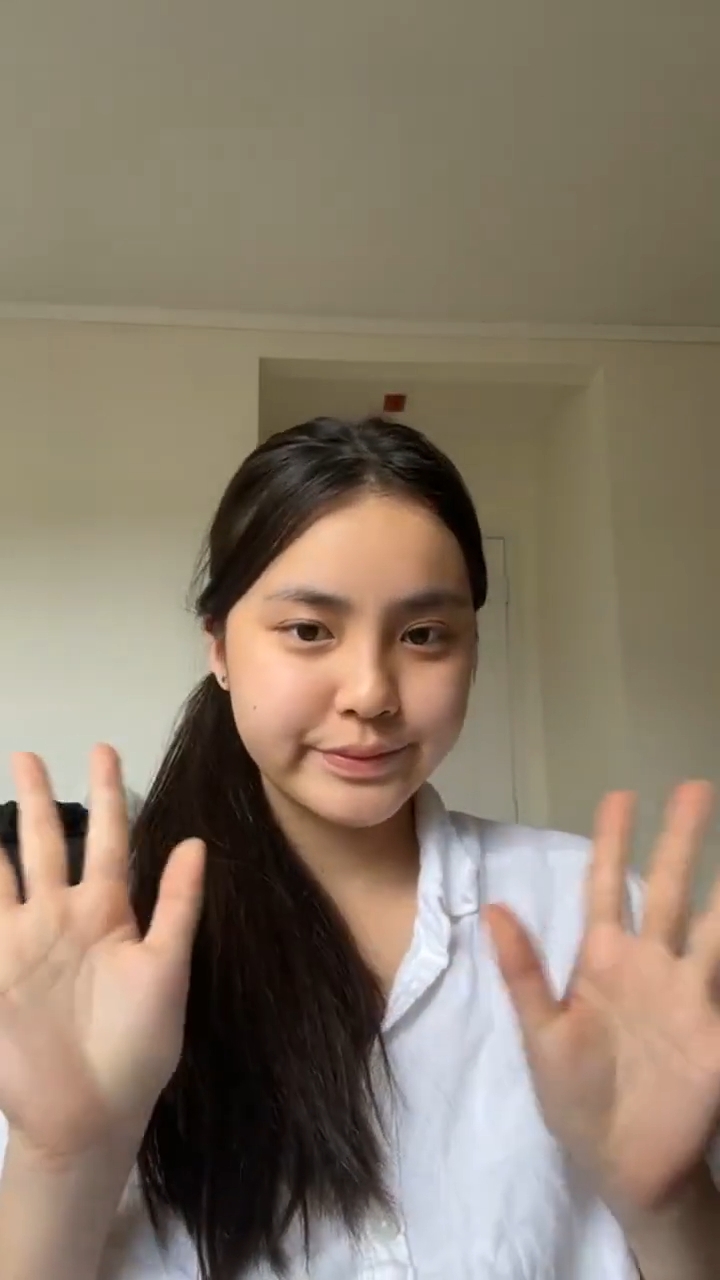 素顏開live嘅Chantel意外引起網民抨擊。