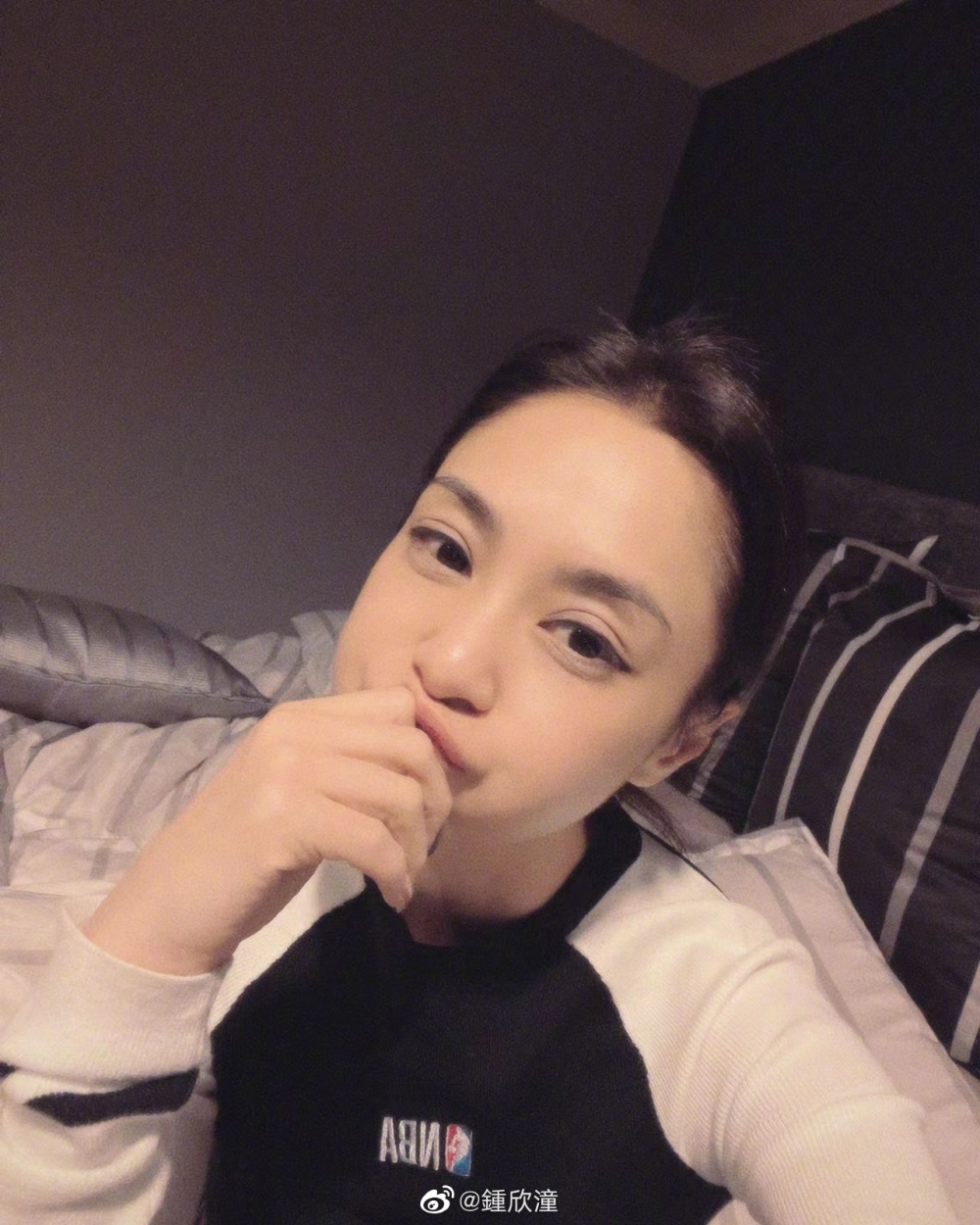 阿嬌早前post出嘅圖片就有網民認為濾鏡開得太重。