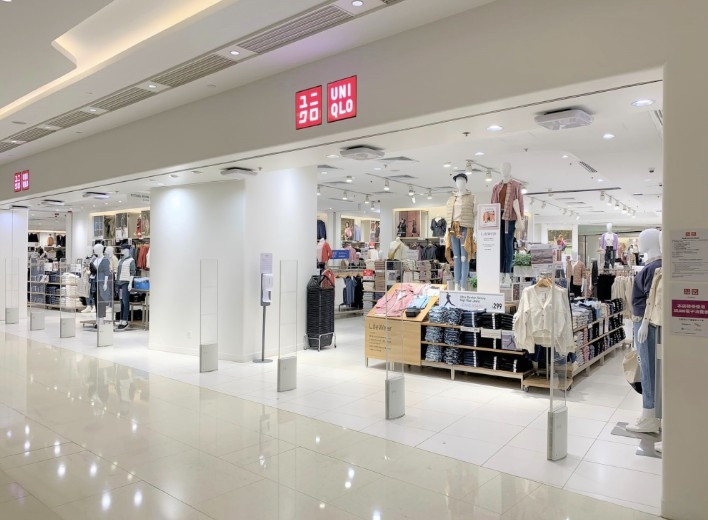 以現時前線店舖員工薪金為例，起薪點為$15,500，設超時工作等津貼，兼每年發放2次花紅，前線店舖員工加薪後的起薪點將增加接近10%。