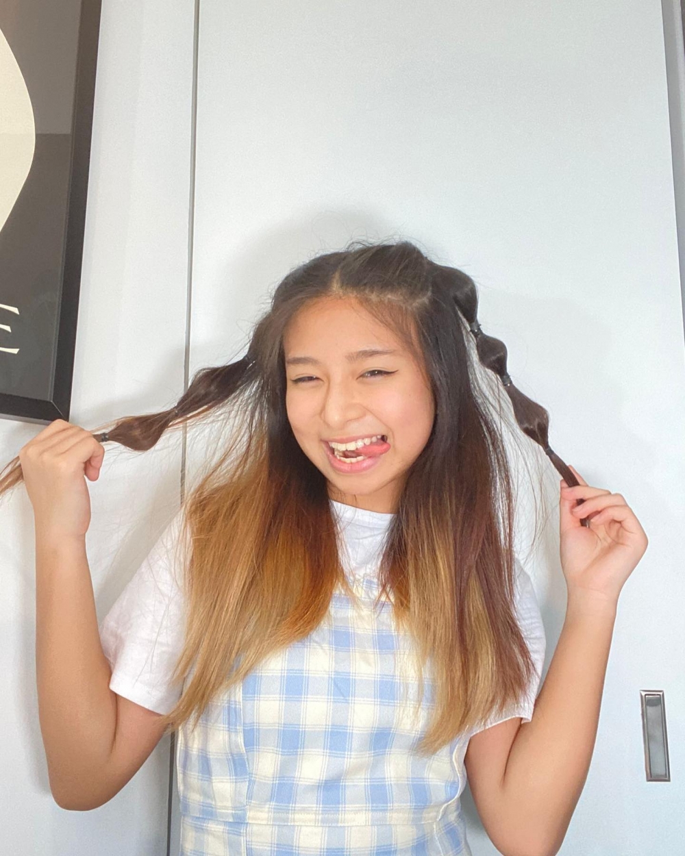 Celine 平時都有化妝、染髮。