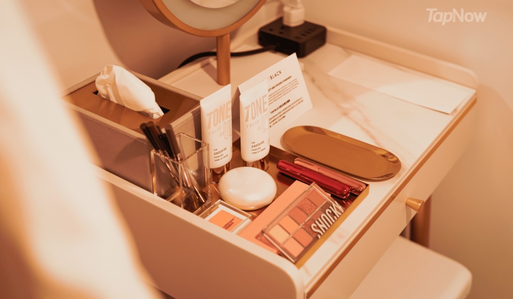 TONYBLACK準備了梳妝台和TONYMOLY化妝品，做完療程可以畫個靚妝再離開！