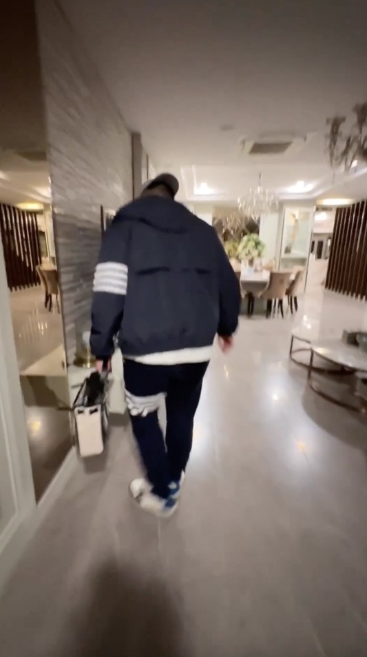 應該係Shirley家族位於當地嘅物業