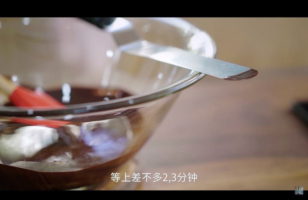 如果朱古力可在幾分鐘內凝固,並且表面有光澤,即代表朱古力調溫的溫度合適。