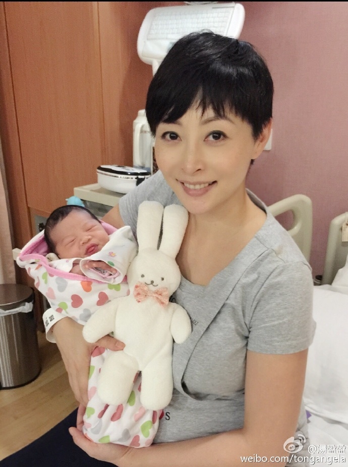 2015年湯盈盈再誕下細女錢凱琪（Kassidy）