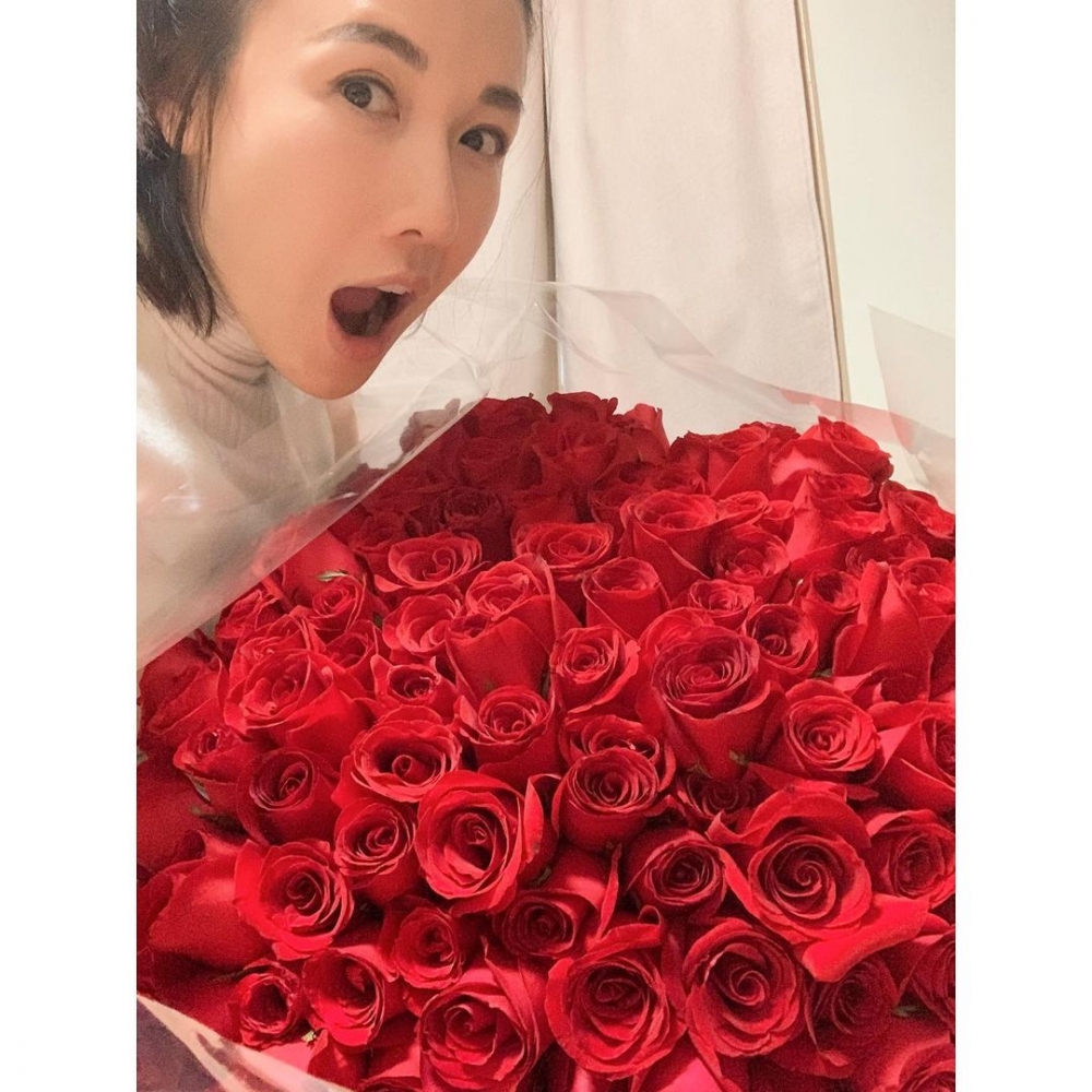 玫瑰在古希臘神話中係「美神」的化身,有著「在我的眼中,你就是最美的。」之意。