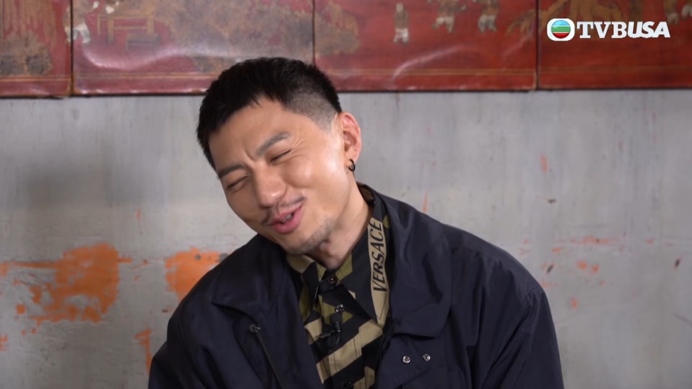 袁偉豪曾經喺節目中提到自己於家中對太太撒嬌方式。