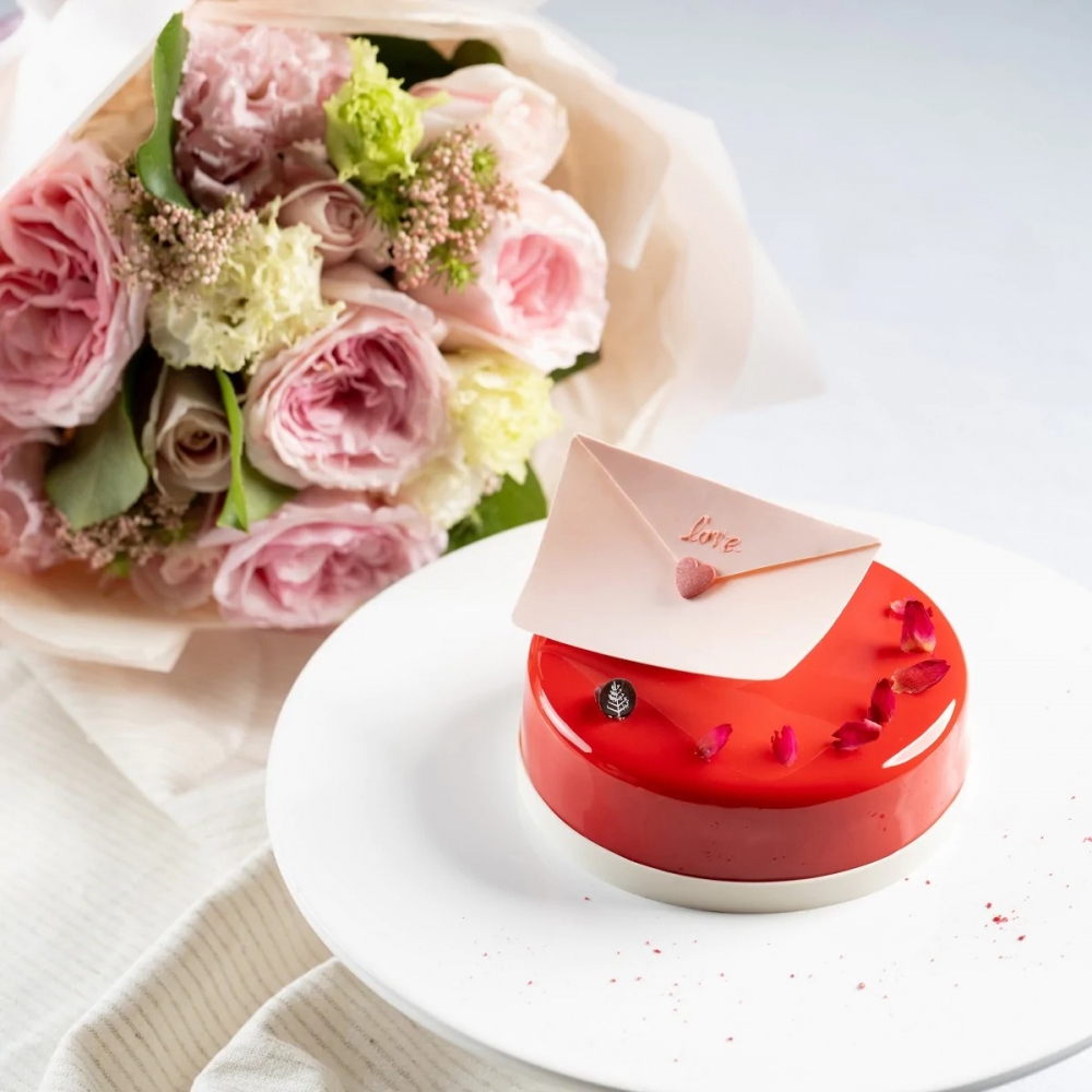 玫瑰漿果和百香果蛋糕，仲有情人節花束！