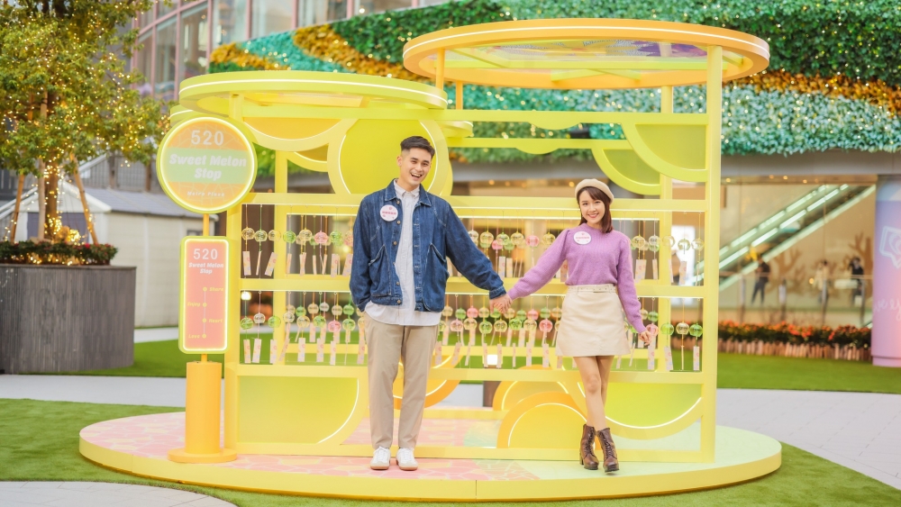 十分耀眼的鳳梨車站裝置～